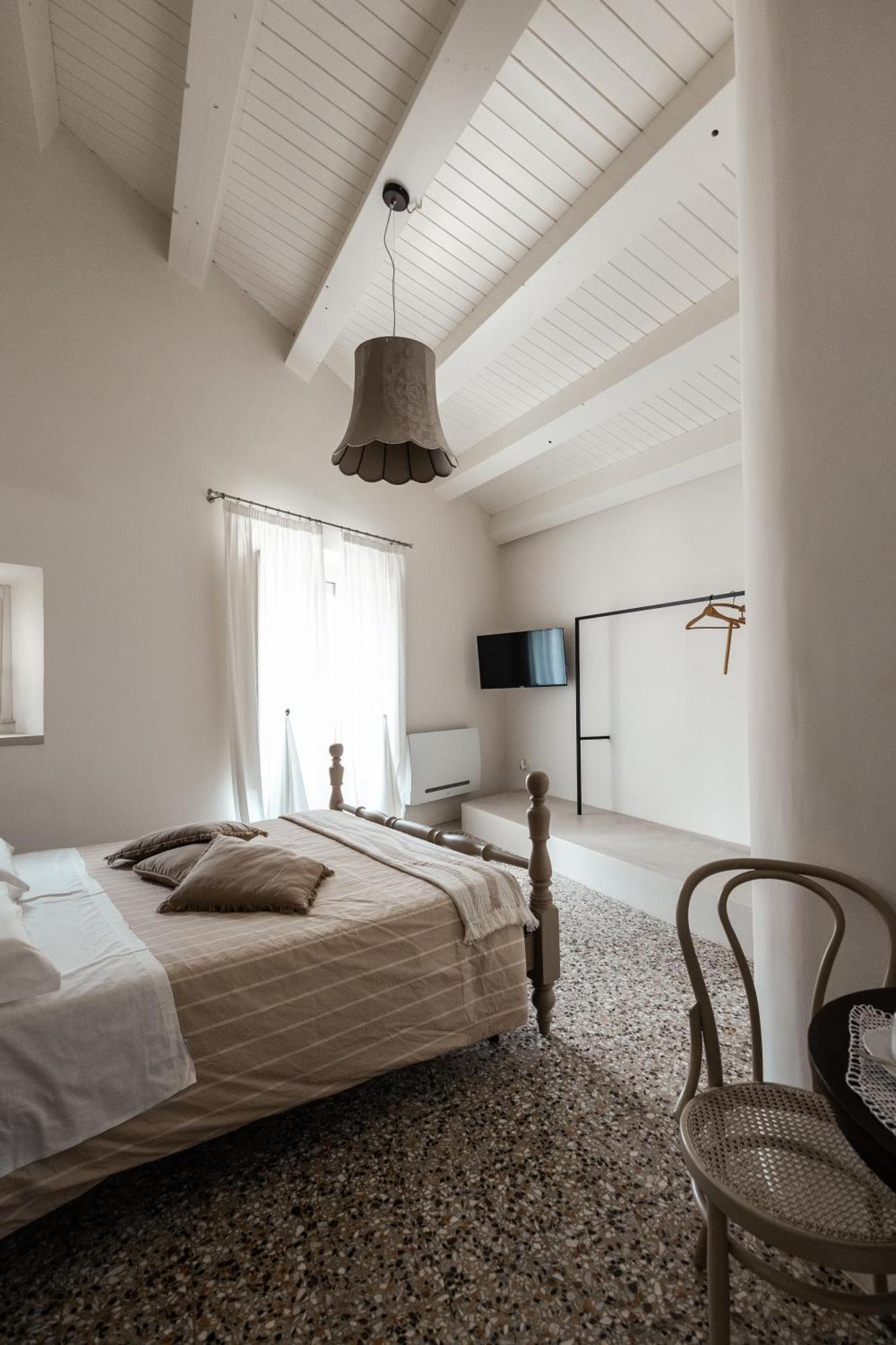 Bianko Ecochic & L'Angolo Di Levante เอนนา ภายนอก รูปภาพ